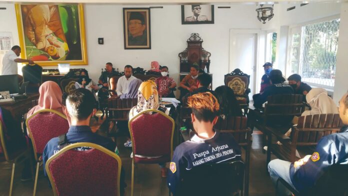 Foto: Doi Nuri-IP Rapat koordinasi seluruh Karang Taruna dari 19 desa dan 5 kelurahan, dalam pematangan program satu nama satu pohon di markas Among Tani Fondation Foto: Doi Nuri-IP Rapat koordinasi seluruh Karang Taruna dari 19 desa dan 5 kelurahan, dalam pematangan program satu nama satu pohon di markas Among Tani Fondation