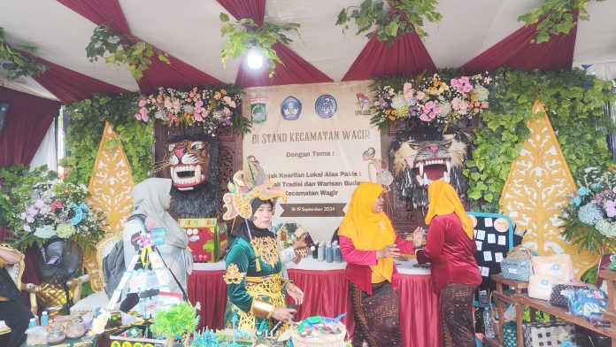 UPLD EDU 6 - stand pameran - Copy