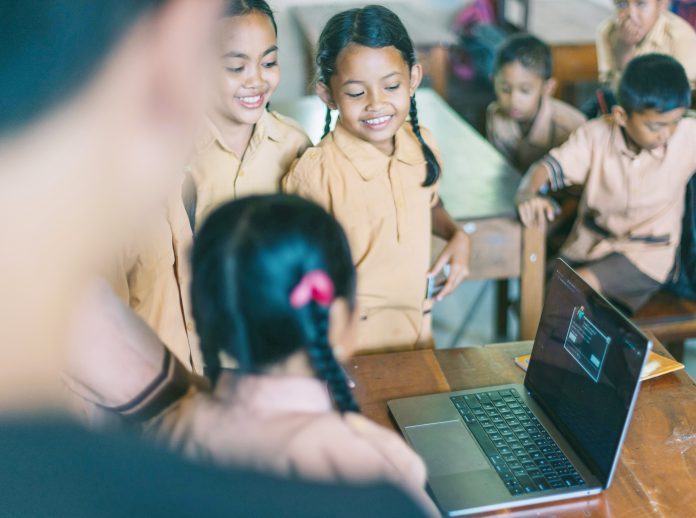 EDU 8 - kemajuan teknologi