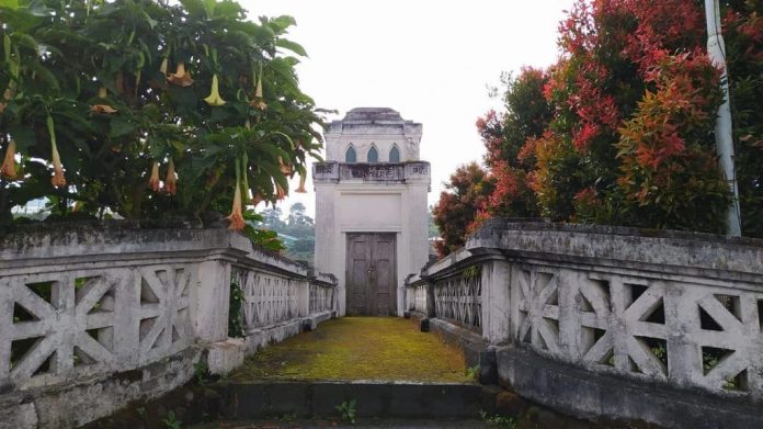 c6b5e8ef-ec18-43eb-94f9-a0ef018cd56c Makam tak bertuan atau Makam Dinger yang ada di Kota Batu. (Foto: google review Makam Dinger/IP)